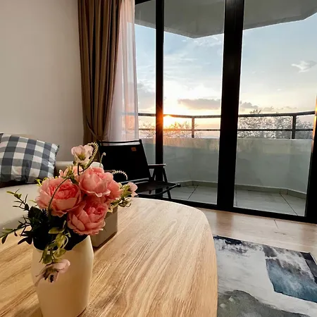 Netflix-Seaview-Sunsetview-Puteribeach-Mutiara Beach Resort Melaka Tanjung Kling Exterior photo