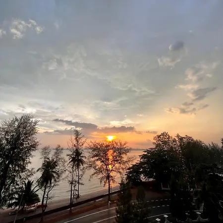 Netflix-Seaview-Sunsetview-Puteribeach-Mutiara Beach Resort Melaka Tanjung Kling Exterior photo
