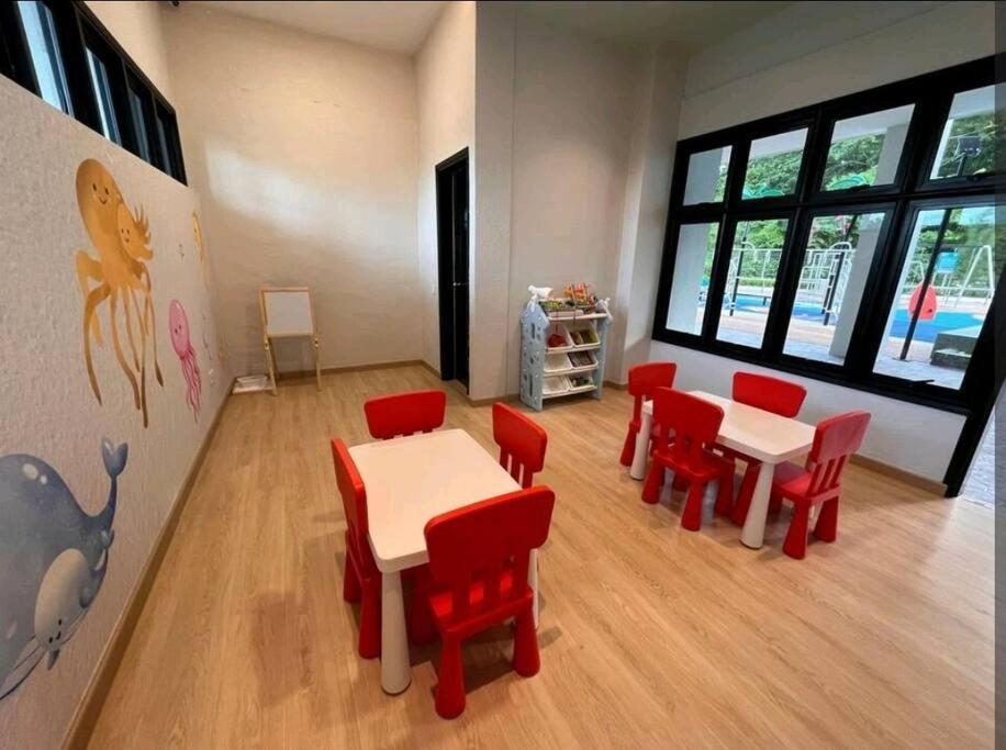 Netflix-seaview-sunsetview-puteribeach-mutiara Melaka Tanjung Kling
