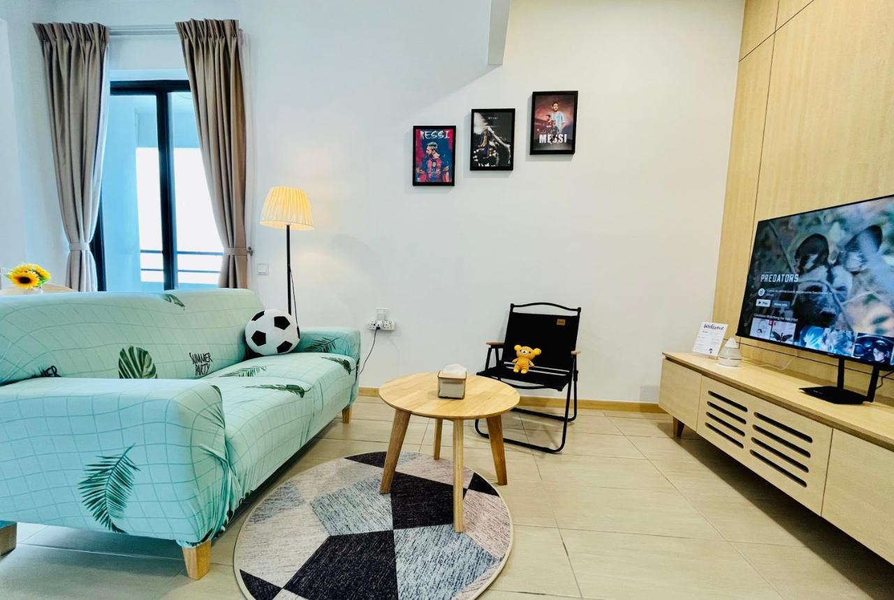 Netflix-seaview-sunsetview-puteribeach-mutiara Melaka Apartment