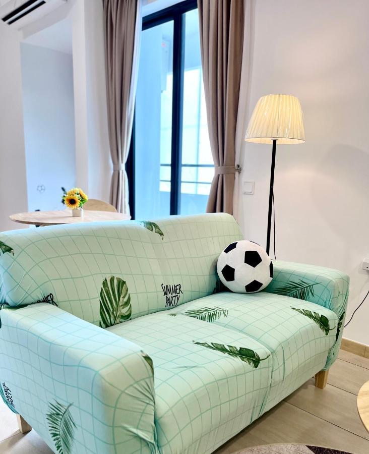 Netflix-seaview-sunsetview-puteribeach-mutiara Melaka Apartment Tanjung Kling