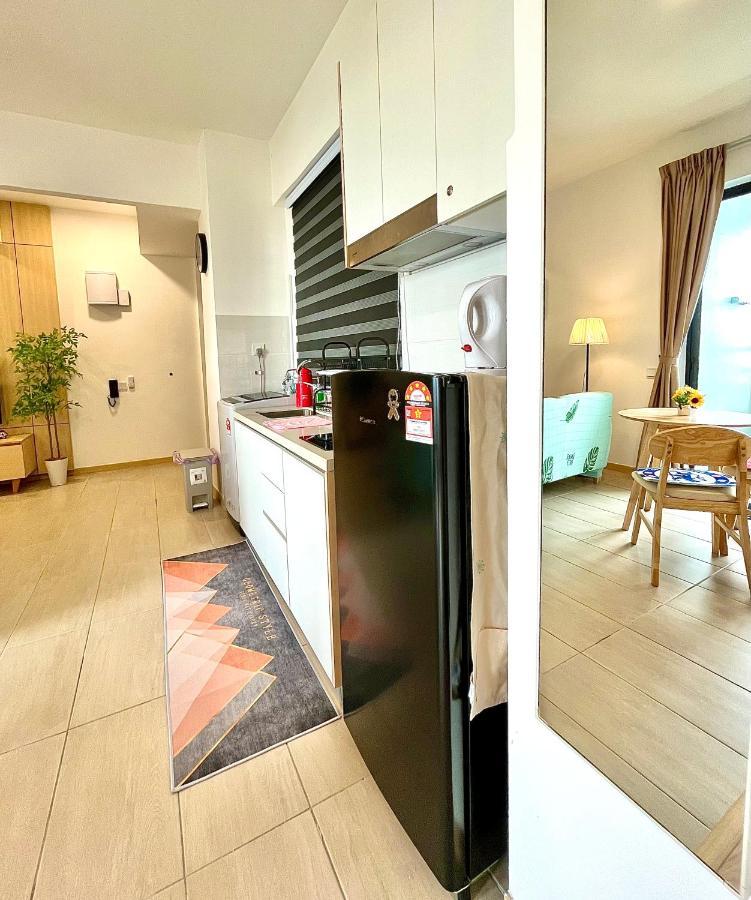 Netflix-seaview-sunsetview-puteribeach-mutiara Melaka