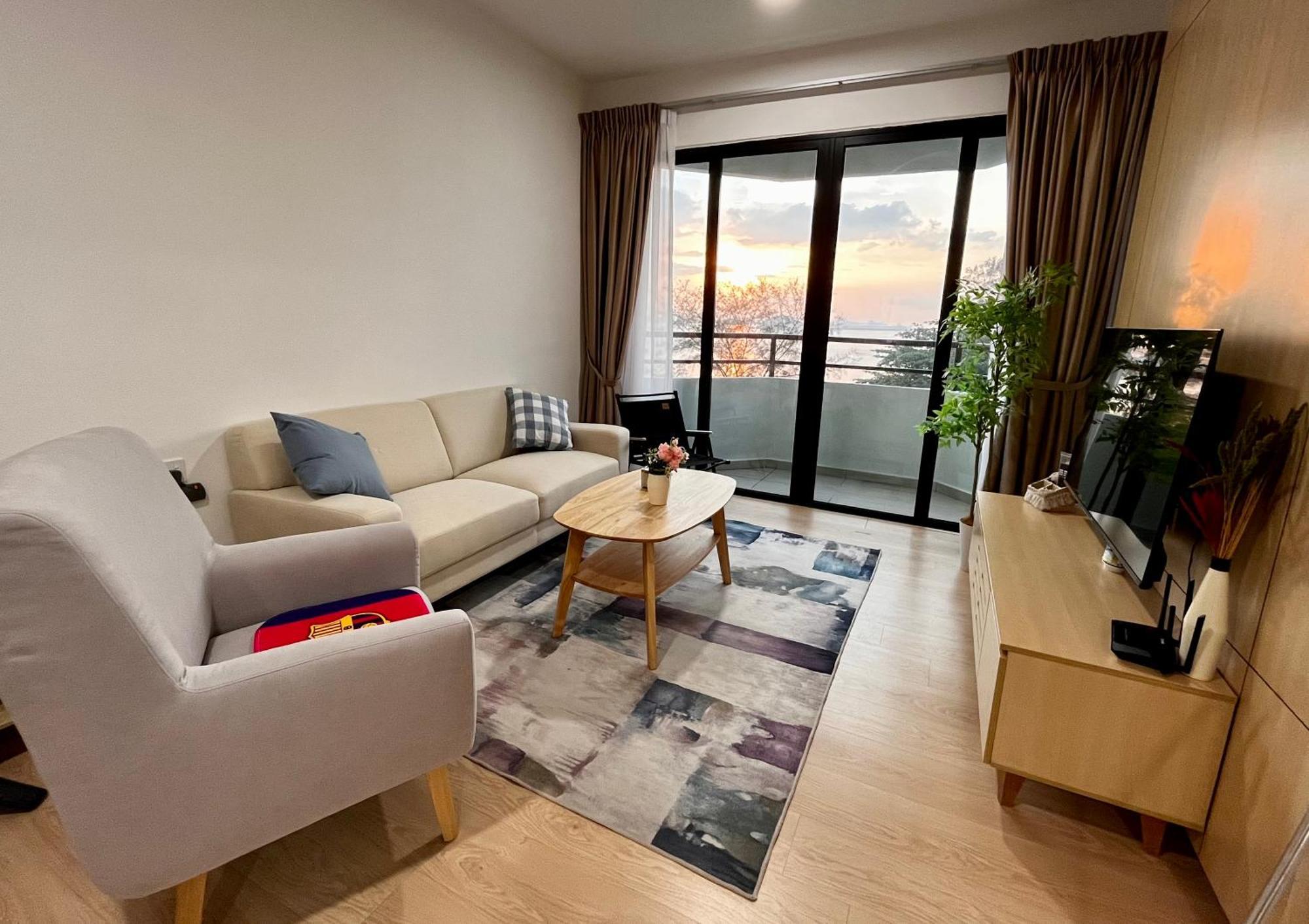 Netflix-seaview-sunsetview-puteribeach-mutiara Melaka Apartment